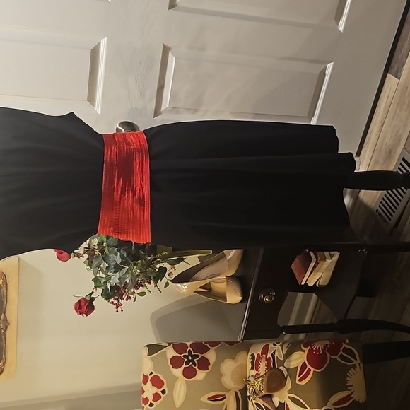 Classic Calvin Klein Little Black Dress - Picture 7 of 16